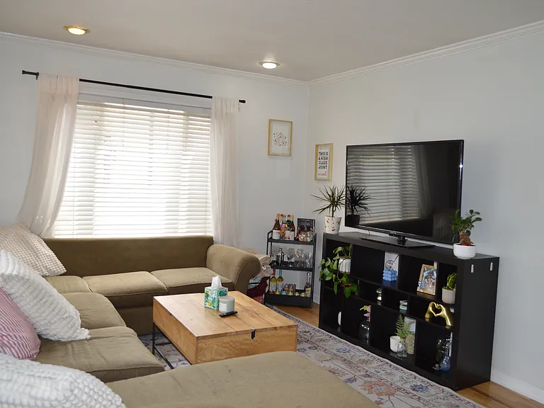 2836 S Kenwood St — Photo 8