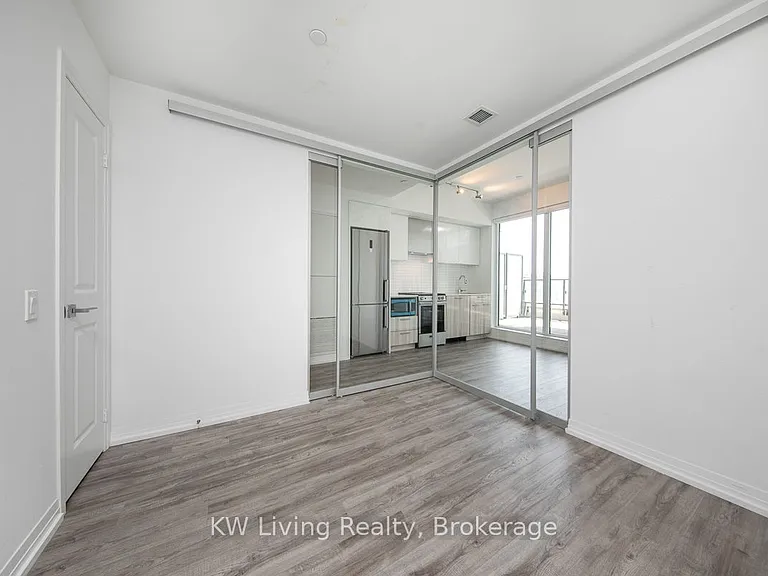 251 Jarvis St #921 — Photo 15