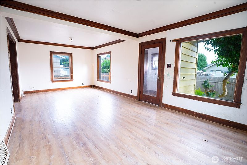 3rd image of 4210 S Holly Street