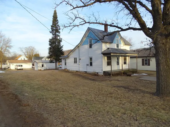331 S Woodworth St, Elmwood, WI 54740