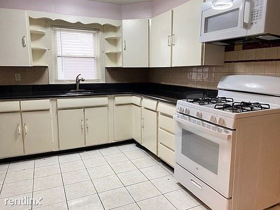 55 Hibiscus Ave. #1 Waltham Unit Photo 4