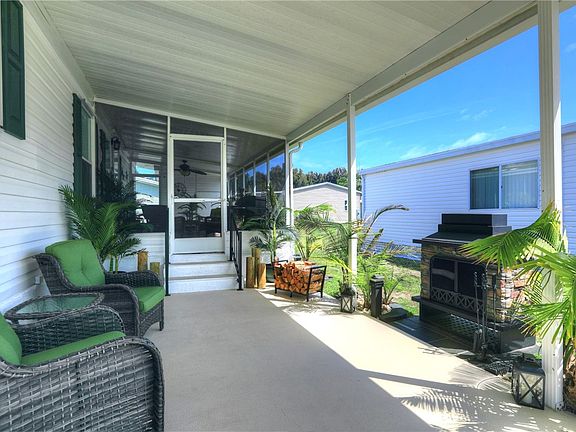 4th image of 424 Loquat Dr