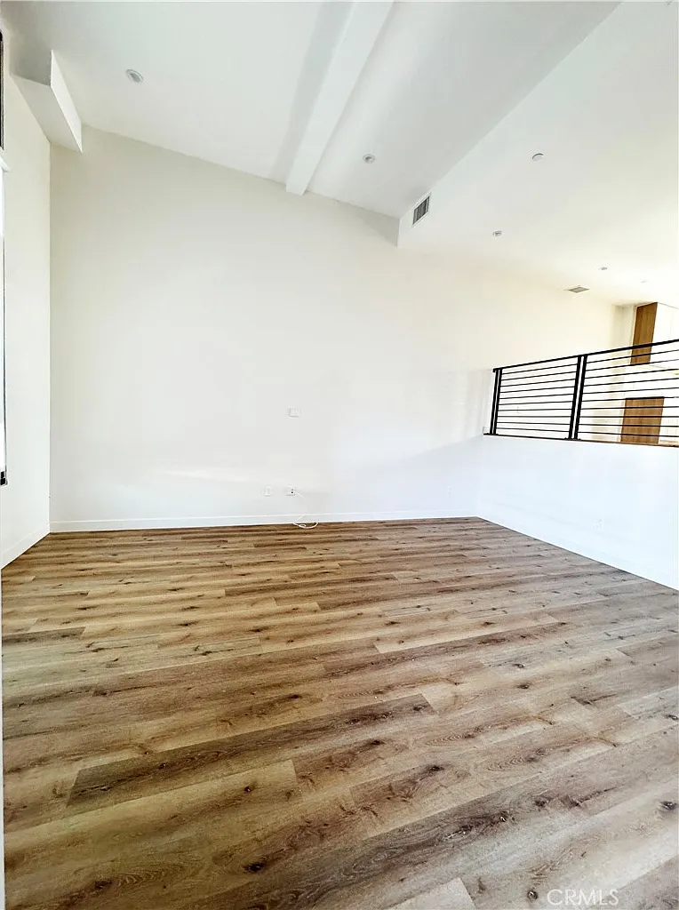 3 bed, 1990 sqft, $4,700 — Photo 3