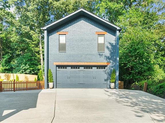 3rd image of 1871 Dyer Cir