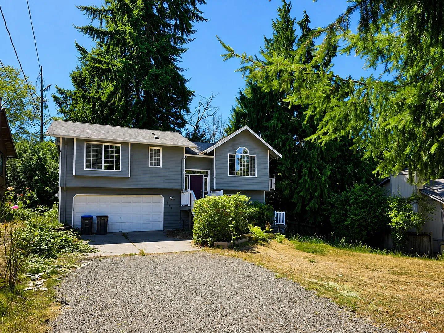 *Available Now* Bright and sunny 3 bed with office space and large yard, pets allowed! — Photo 2