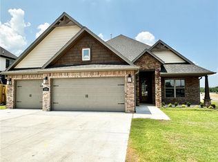 1391 Heart St, Centerton, AR 72719