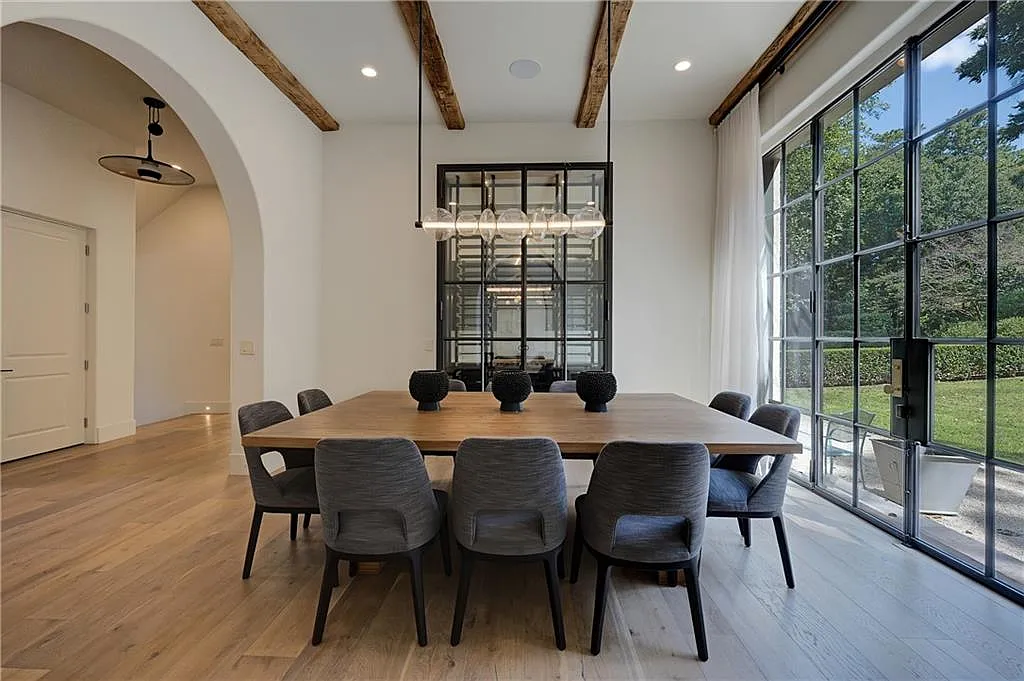 6 bed, 9.0 bath, 11000 sqft, $50,000 — Photo 4