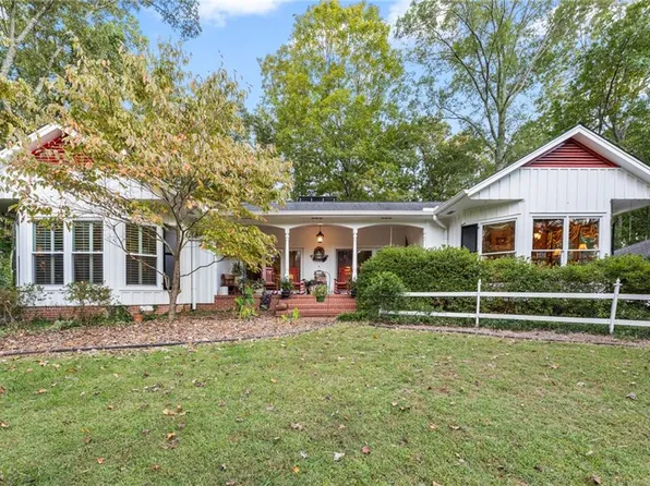 6791 Yacht Club Dr, Acworth, GA 30102