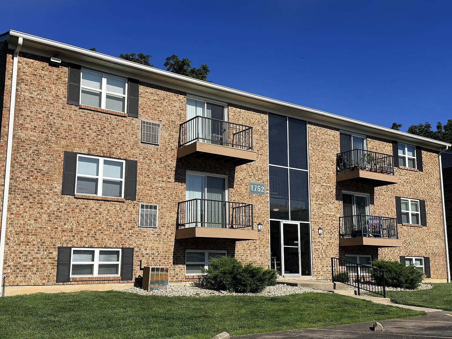 Crown Crossing Apartments — Photo 2