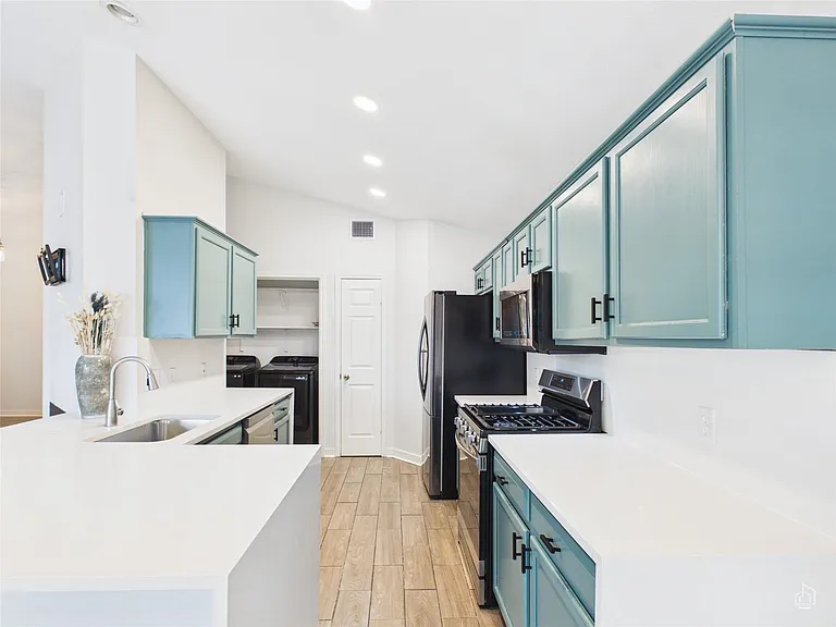 7400 Crepe Myrtle Dr — Photo 6