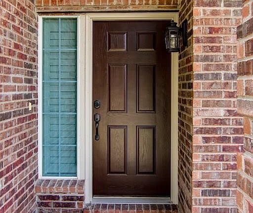 4th image of 10301 Crowne Pointe Ln