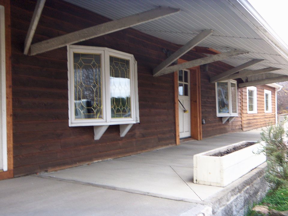 2nd image of 2475 Massillon Rd