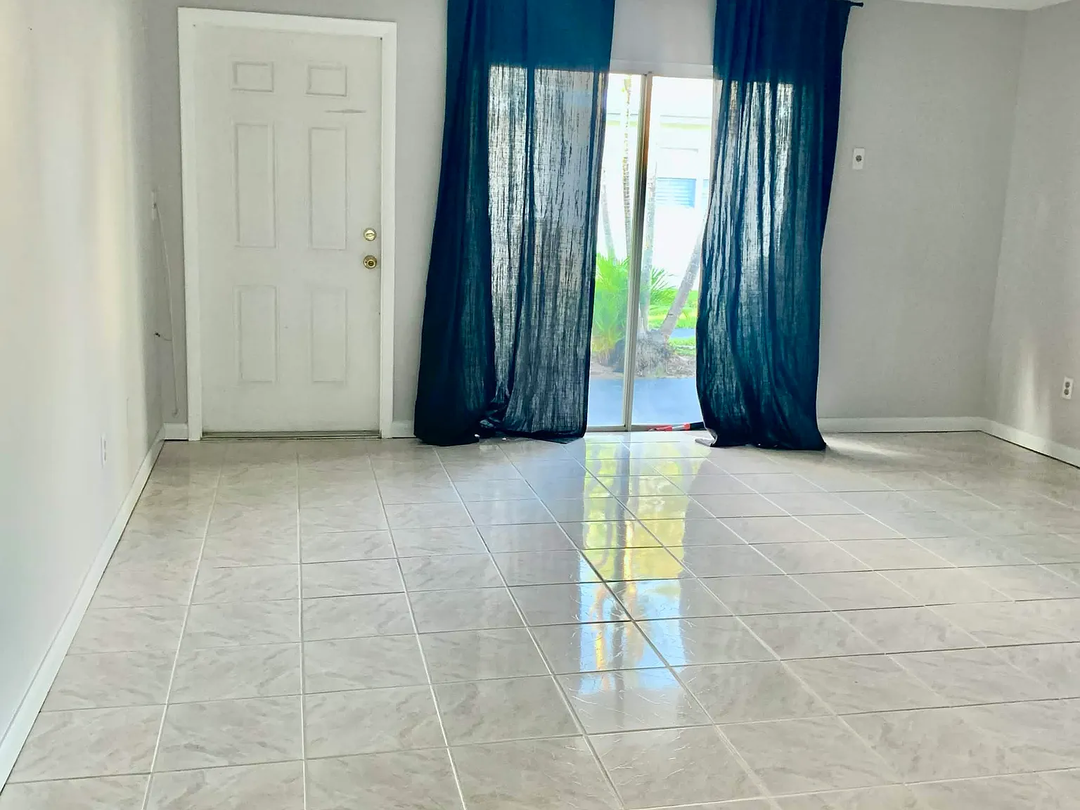 2 bed, 924 sqft, $1,900 — Photo 3