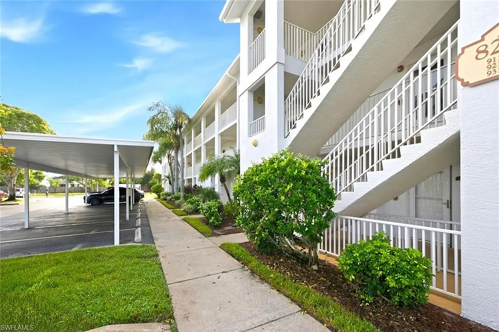 2 bed, 2.0 bath, 1062 sqft, $1,695 — Photo 2