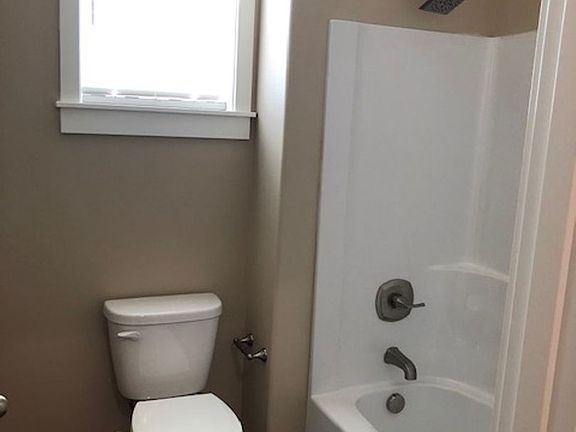 5th image of 1023 Alexis Ln N