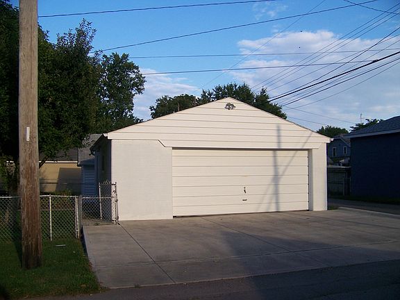 Huge 2-1/2 car garage w/newer concrete entry & room for 2-3 cars  
