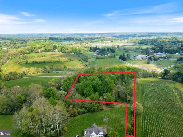 8 Deblyn V Ln, West Chester, PA 19382