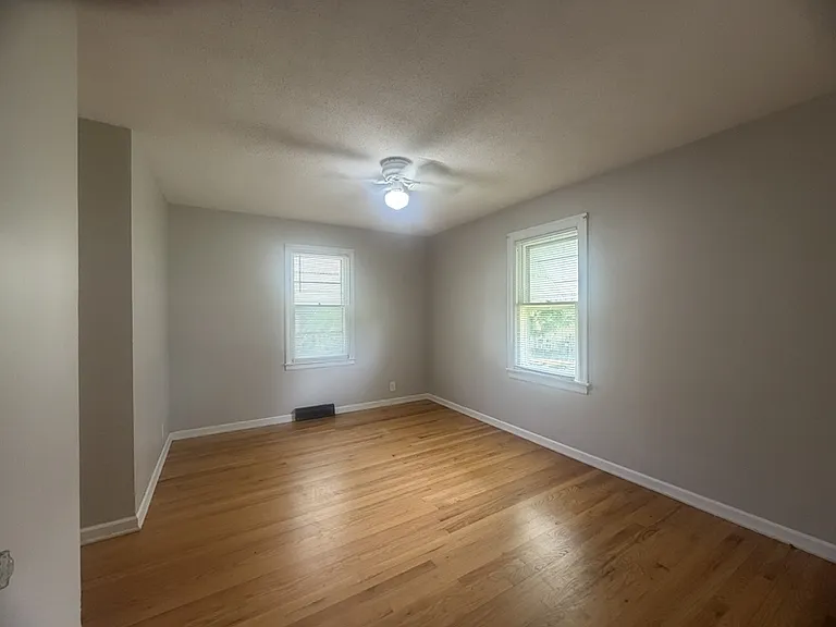 515 W Southside Blvd — Photo 13