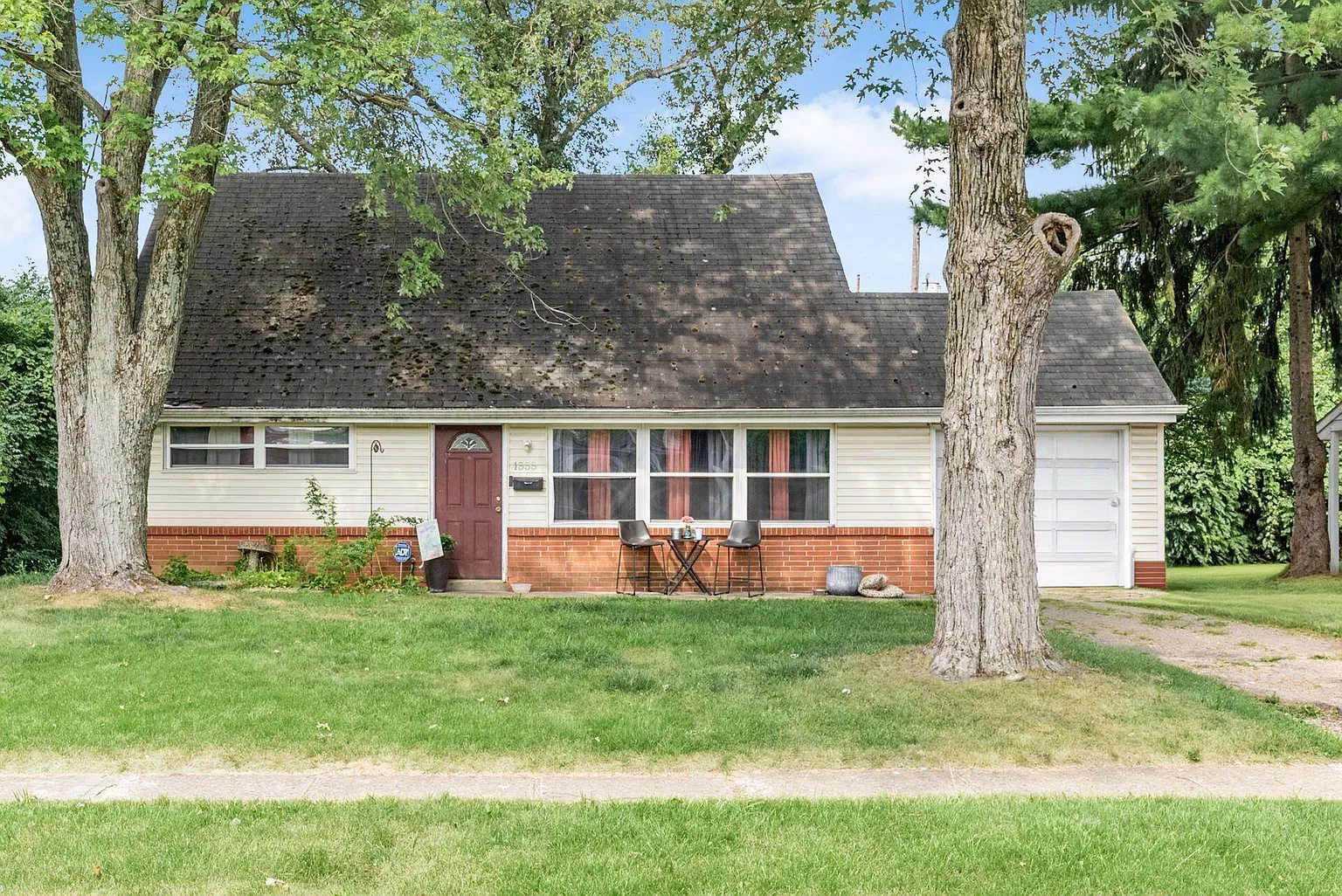 1555 Duffield Dr photo 1