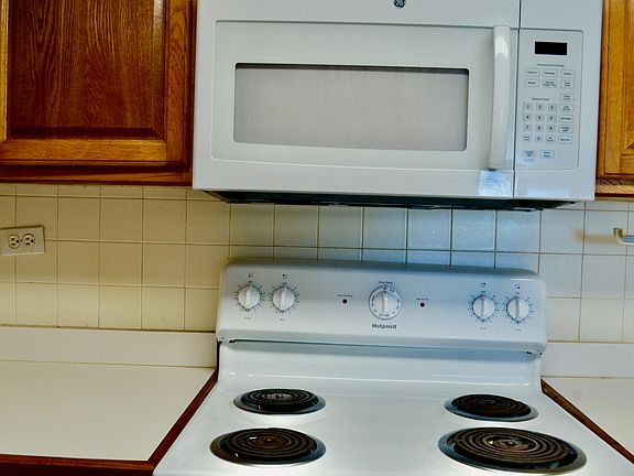 5th image of 309 La Grande Prince Co St