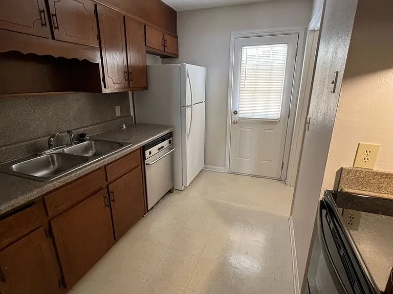 618-620 Telfair Ct — Photo 5