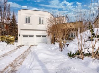 11 Thamesford Ct, Toronto, ON M3H5Z9