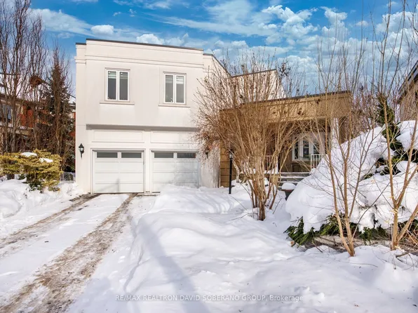 11 Thamesford Ct, Toronto, ON M3H 5Z9