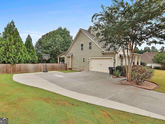 5th image of 131 Beaconsfield Dr