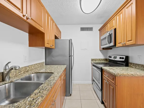 639 Executive Center Drive #O-105, West Palm Beach, FL 33401