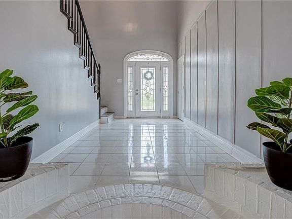 2nd image of 2112 Augusta Dr