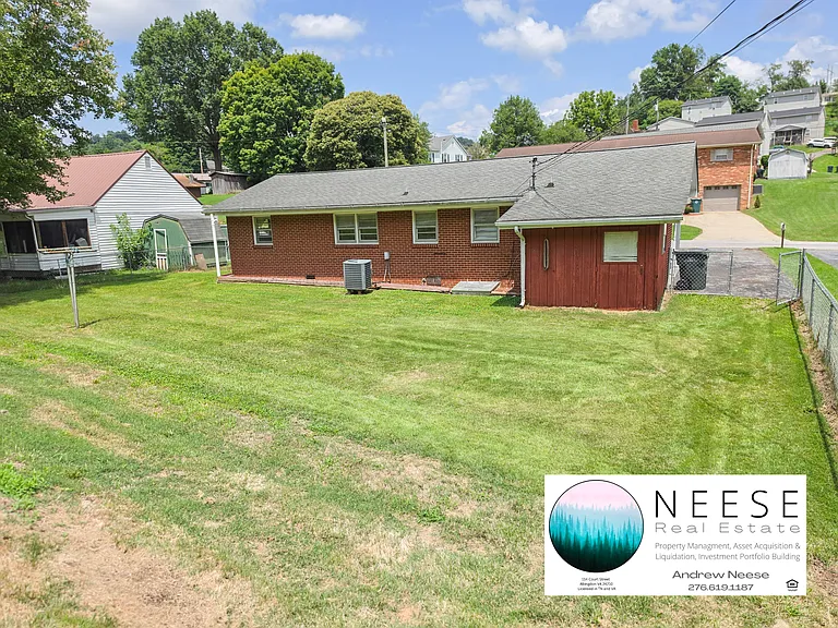 422 Barker Ln — Photo 14