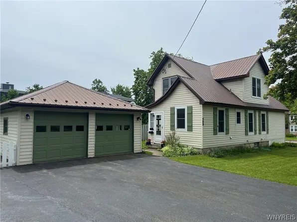733 Oakwood Ave, East Aurora, NY 14052