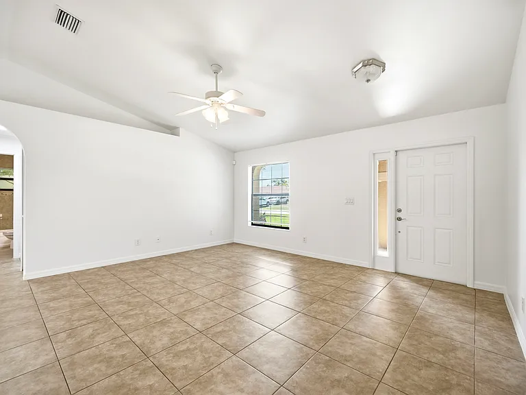 1502 SE 33rd St — Photo 10