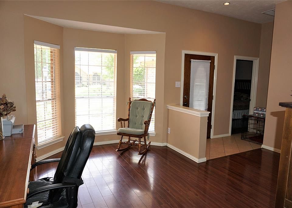 1st image of 1129 Glenmeadows Dr
