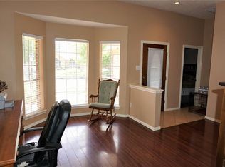 1129 Glenmeadows Dr, La Porte, TX 77571