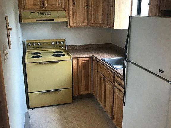 3rd image of 405 Blackhawk Rd APT 18