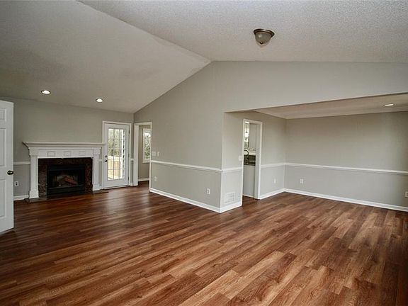 4th image of 13 Creek Bend Ct