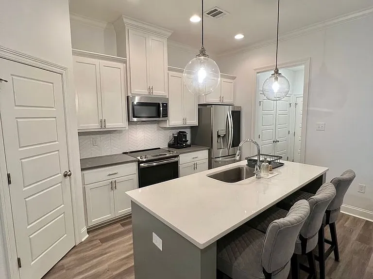 8111 Stonelake Ave — Photo 4