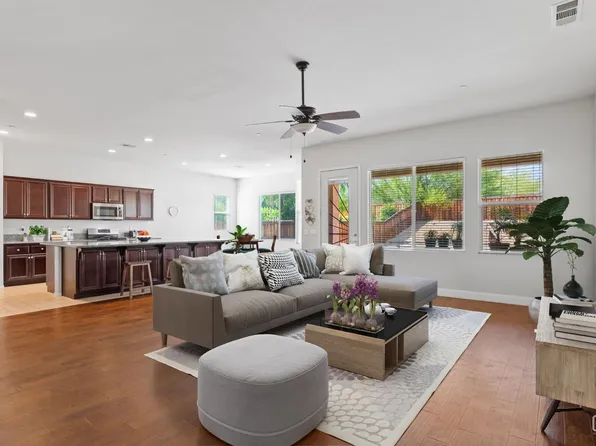 9904 Toscana Dr, Bakersfield, CA 93306