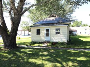 300 Moulton Ave, Farnhamville, IA 50538