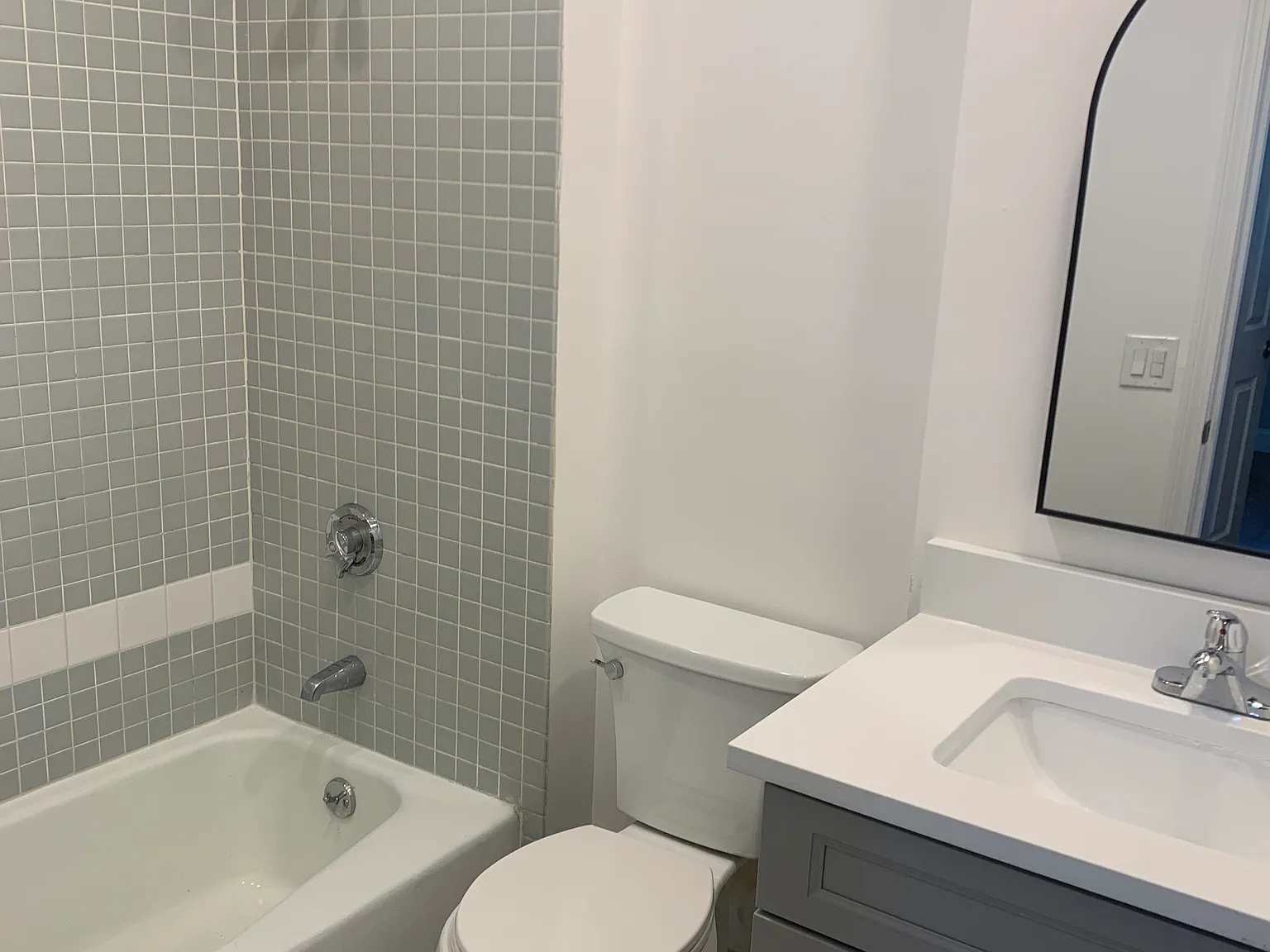 2 bed, 807 sqft, $2,600 — Photo 2