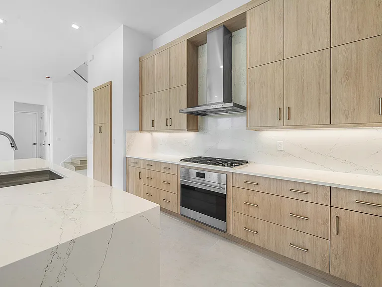 9516 Riverside Park Dr — Photo 15