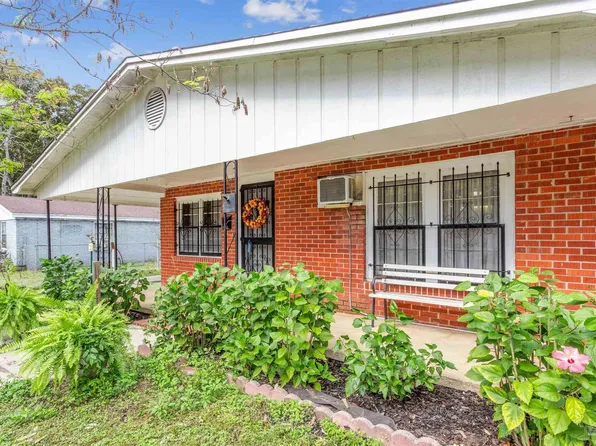 6598 Magnolia St, Milton, FL 32570