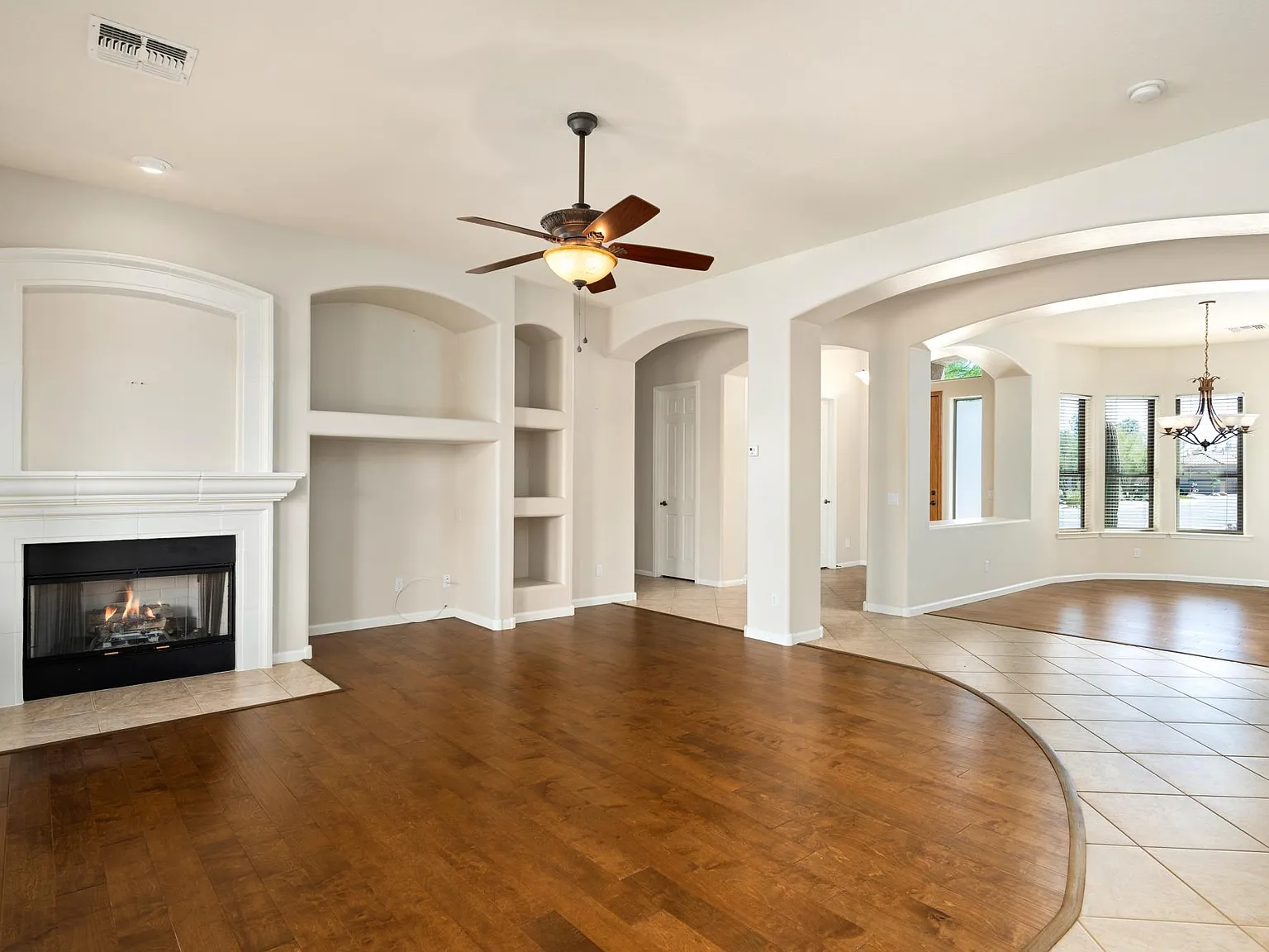 3 bed, 2.5 bath, 2412 sqft, $2,300 — Photo 4