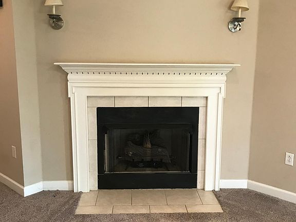 FIREPLACE(FAMILY ROOM)