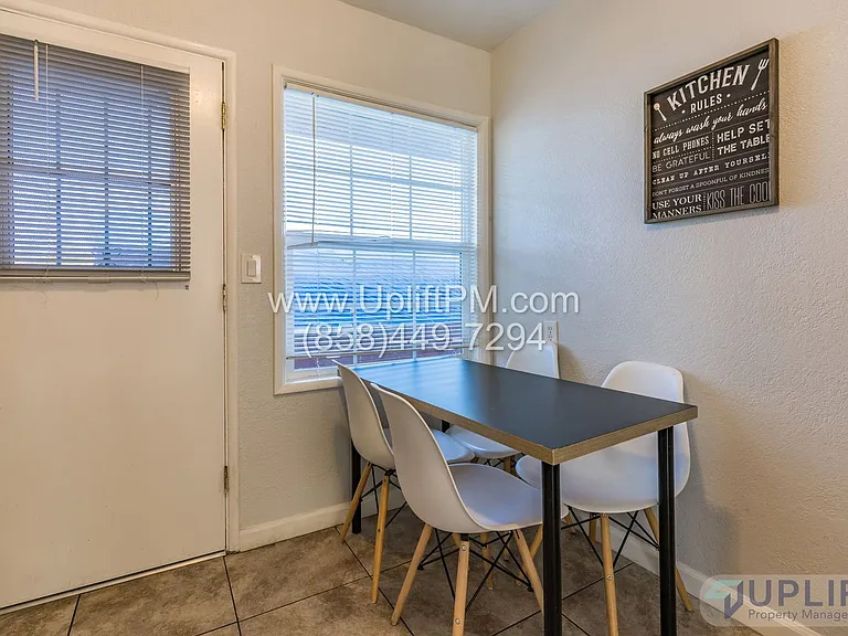 4827 Castle Ave — Photo 11