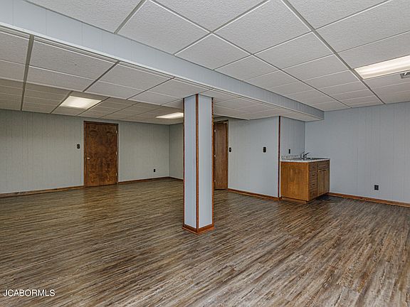 2nd image of 2112 Oakridge Dr