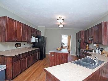 2nd image of 1120 Haynes Creek Dr NE