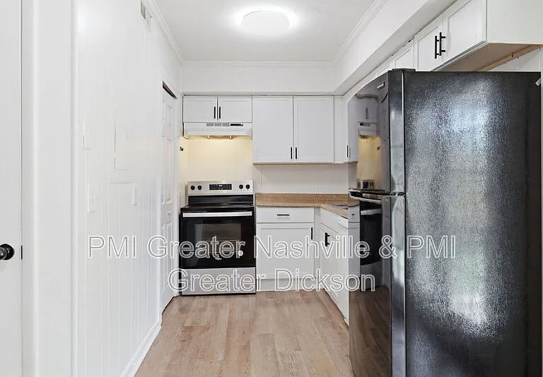704 McPherson Dr — Photo 11