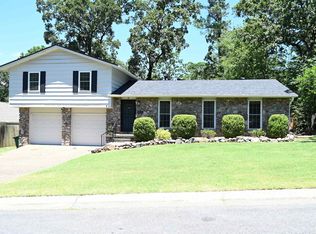 4 Hunting Hill Ln, Little Rock, AR 72227